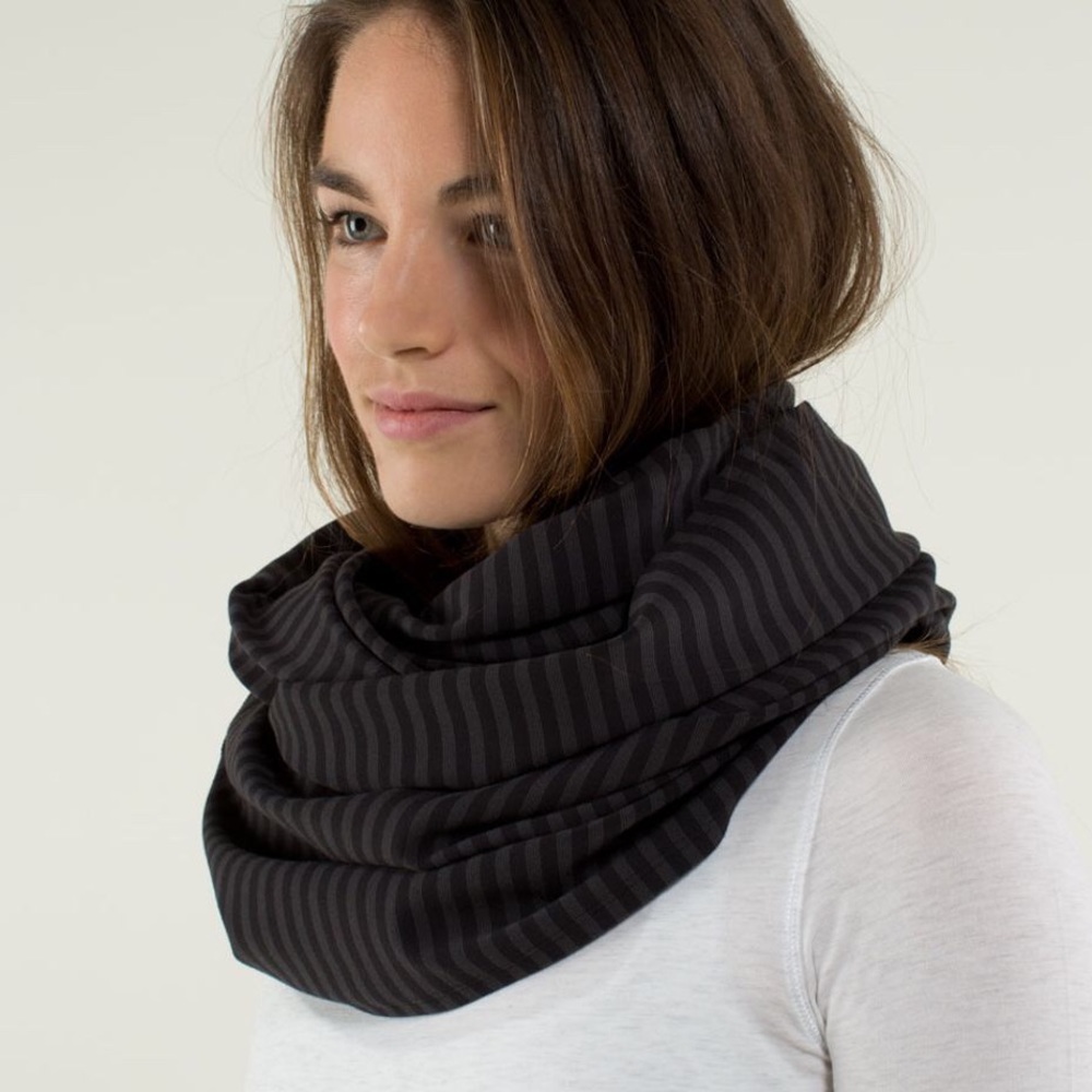 Lululemon Vinyasa Scarf Black/Grey Stripe Rulu